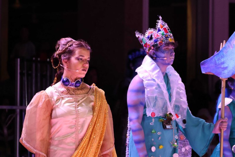 Y los mares sucumben ante la acción depredadora y el egoísmo de la humanidad en los Escacs Vivents de Xàbia  Y los mares sucumben ante la acción depredadora y el egoísmo de la humanidad en los Escacs Vivents de Xàbia